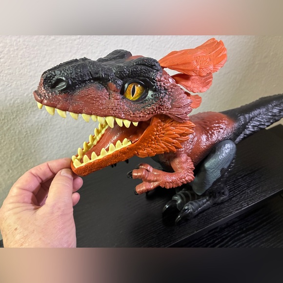 Jurassic World Dominion Uncaged Ultimate Pyroraptor Motion & Sounds Works - Picture 7 of 7